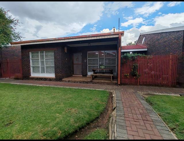 2 BEDROOM TOWNHOUSE FOR SALE IN THREE RIVERS